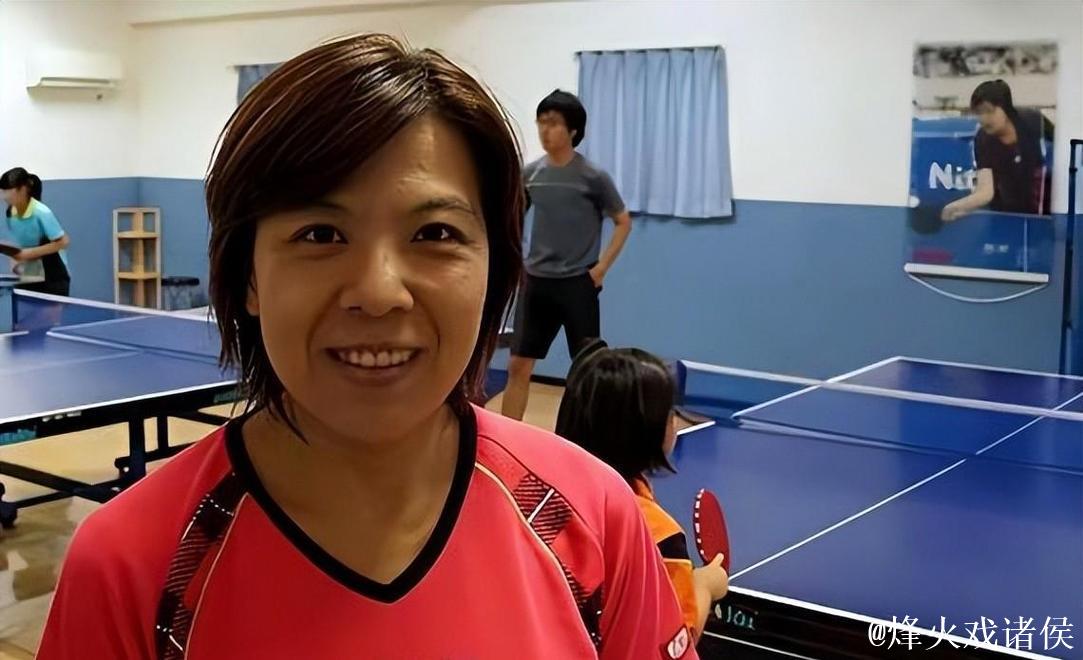 她是李隼的亲妹妹，改名入日籍曾是日乒教练，如今仍为日乒培养人才